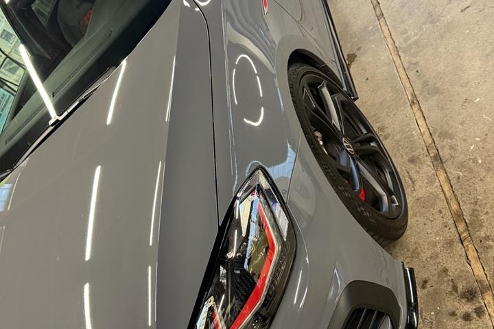 Grå VW Golf fra 2019