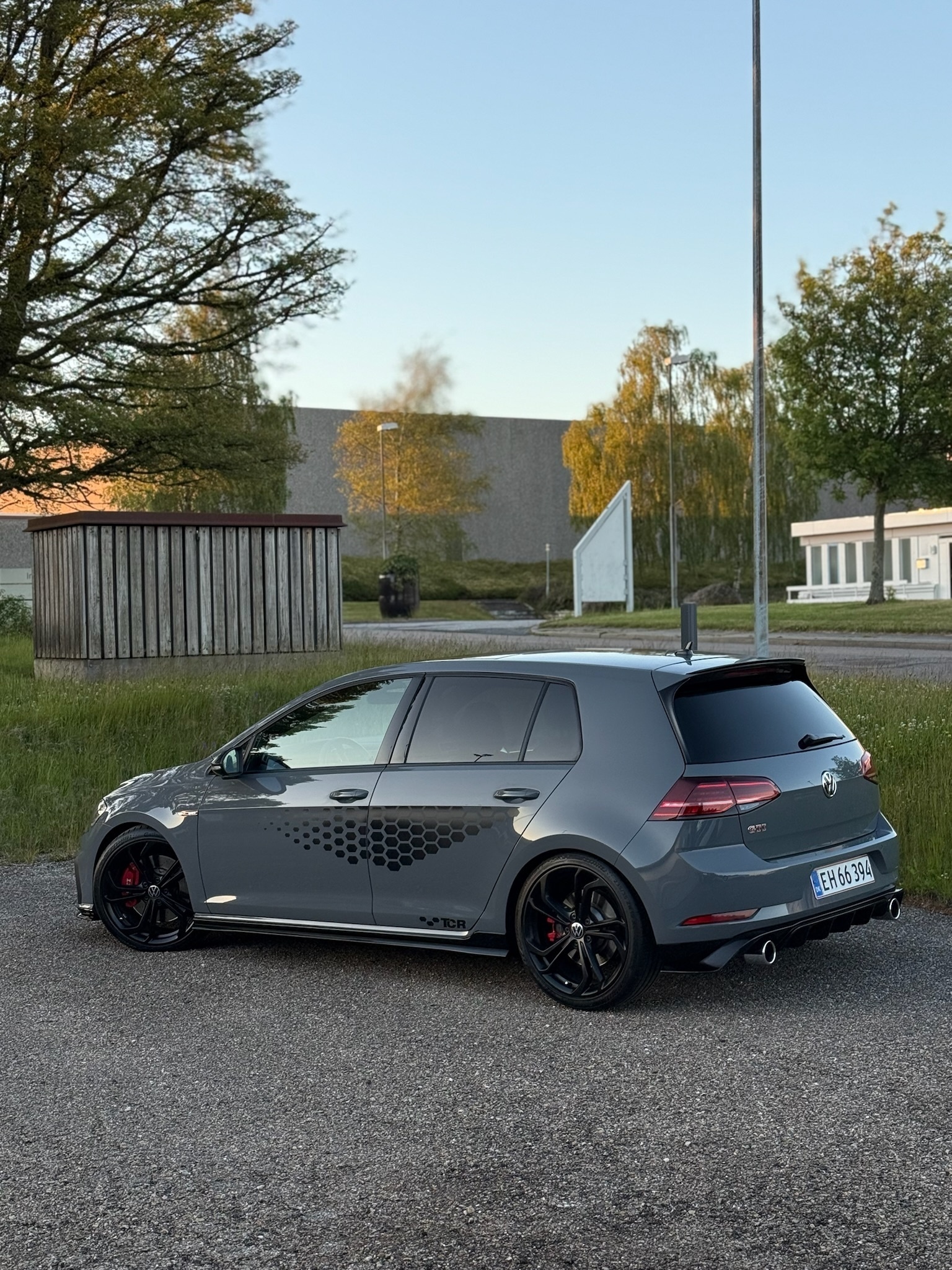 Grå VW Golf fra 2019