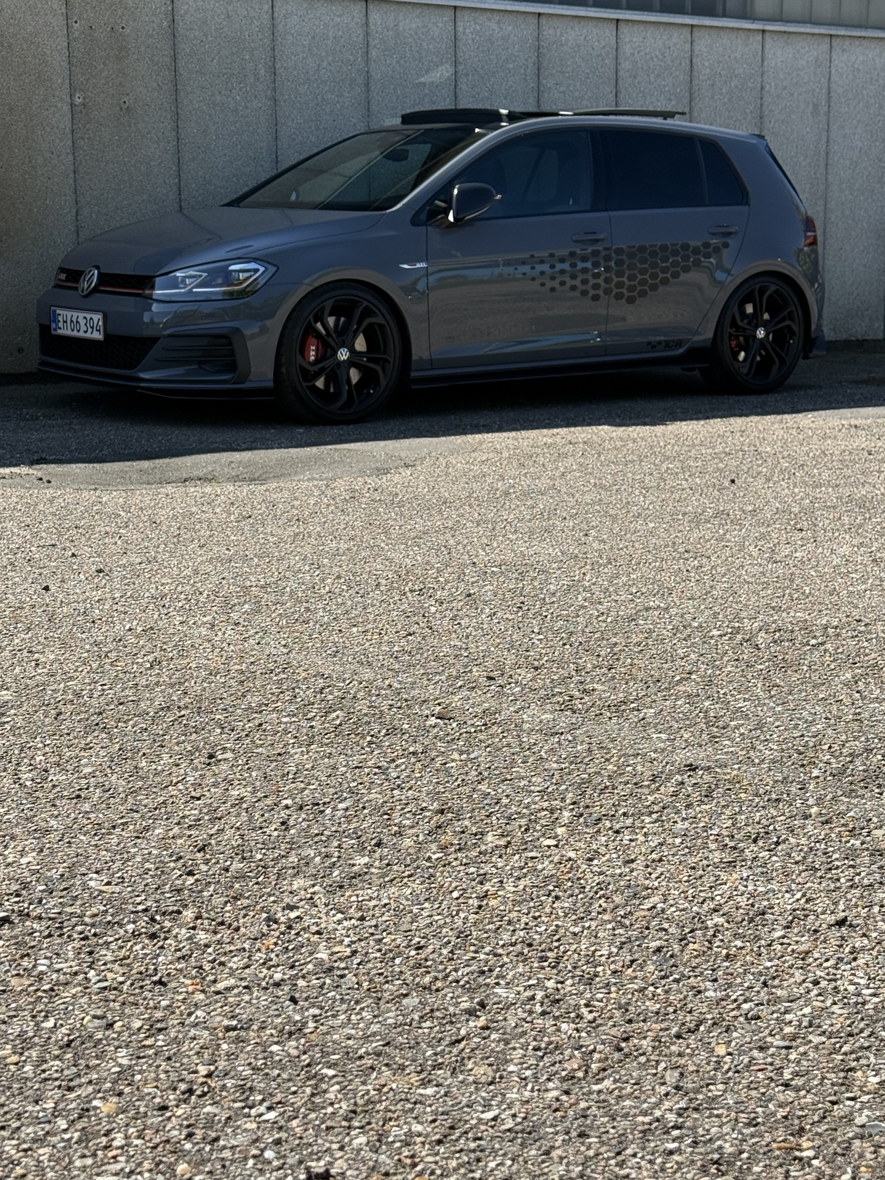 Grå VW Golf fra 2019