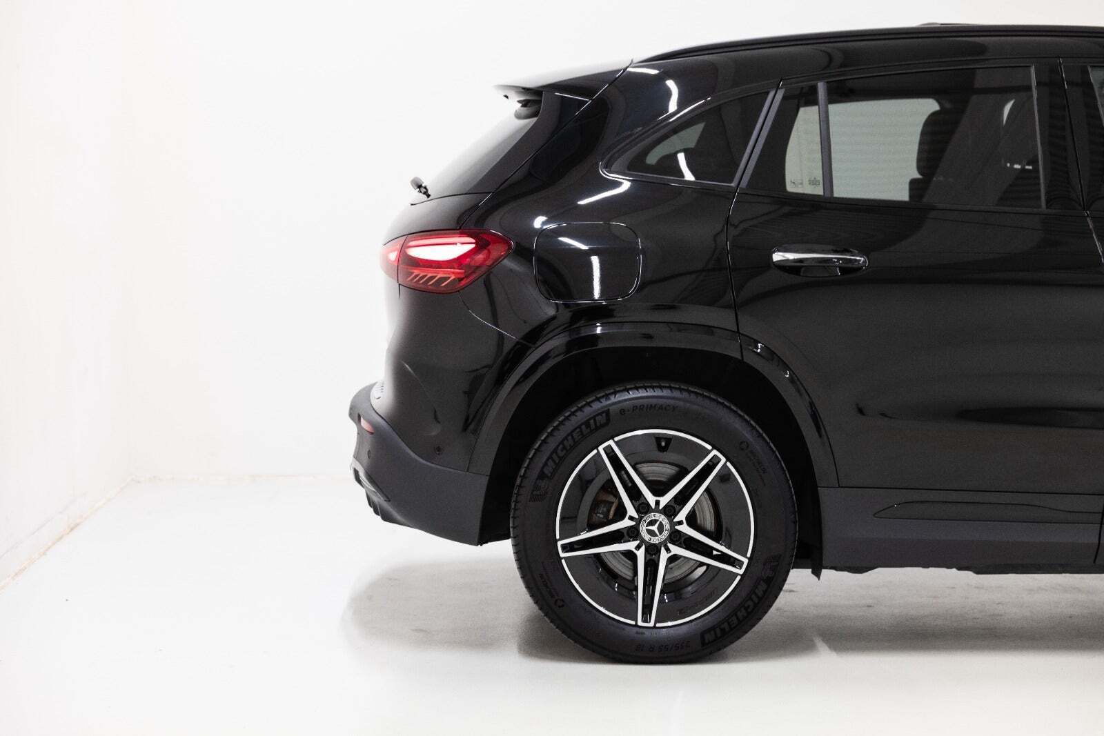 Sort Mercedes EQA250+ fra 2025