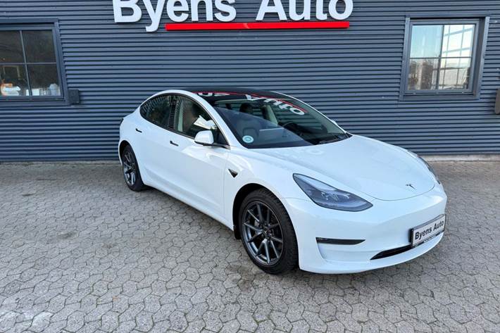 undefined Tesla Model 3 fra 2021 set udefra