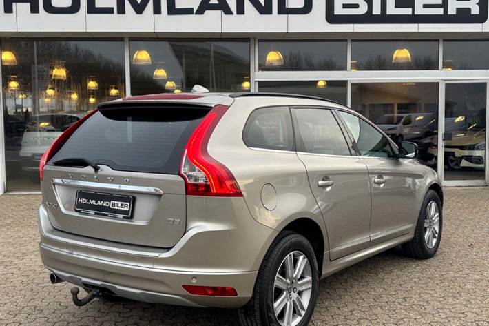 Orange Volvo XC60 fra 2016