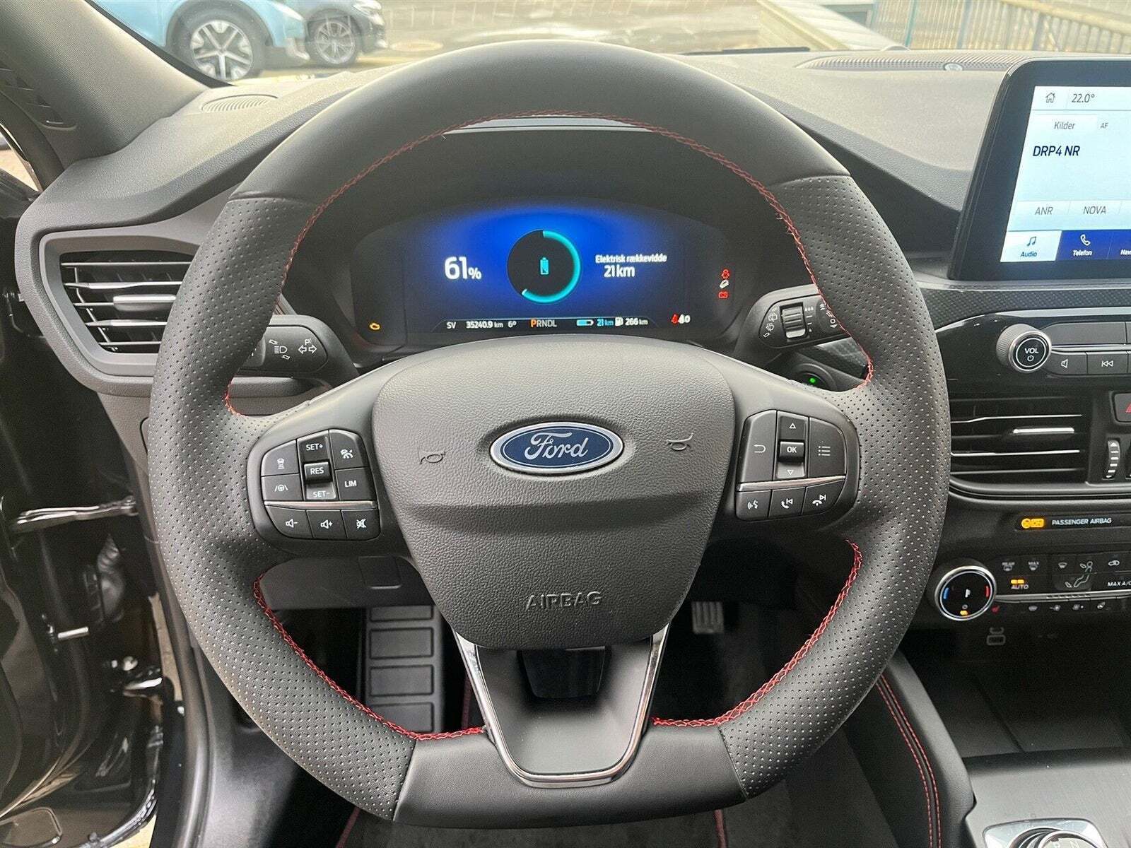 Sort Ford Kuga fra 2024