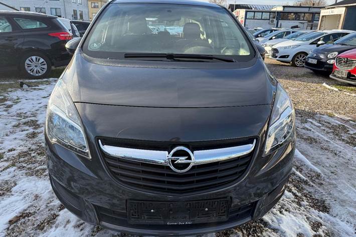 Grå Opel Meriva fra 2014 set udefra