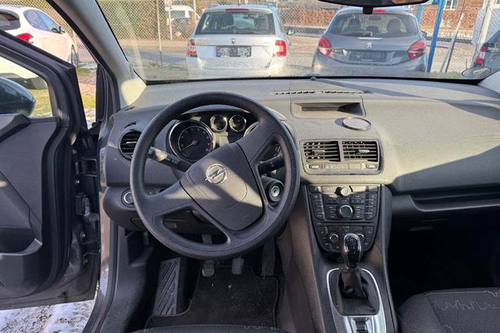 Grå Opel Meriva fra 2014 set indefra