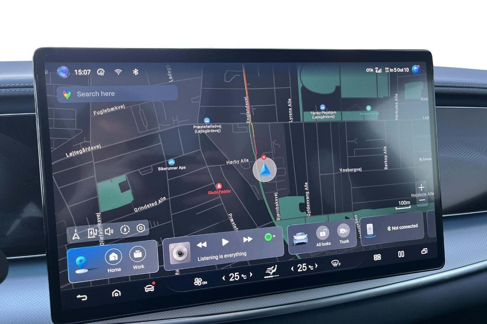 Sort BYD Sealion 7 fra 2024