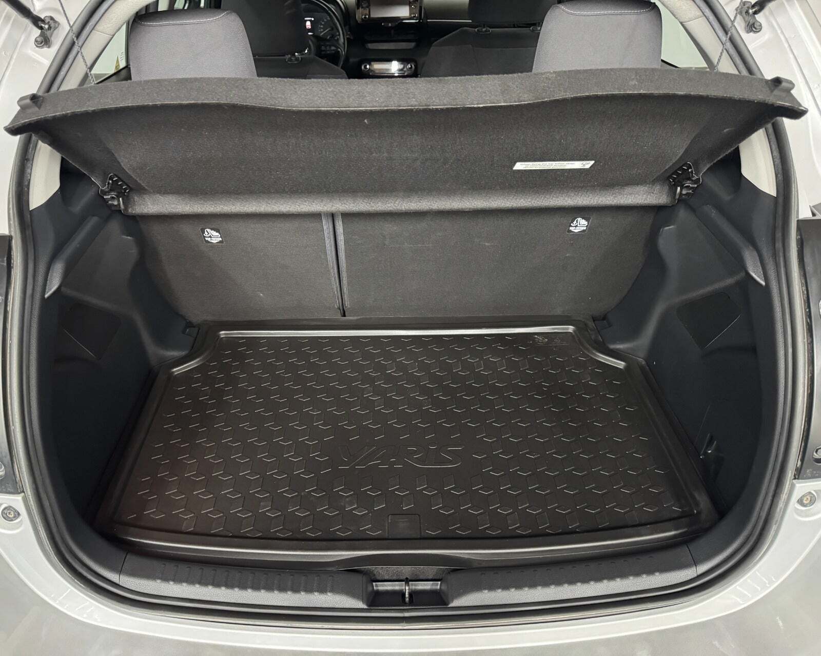 Sølv Toyota Yaris fra 2021