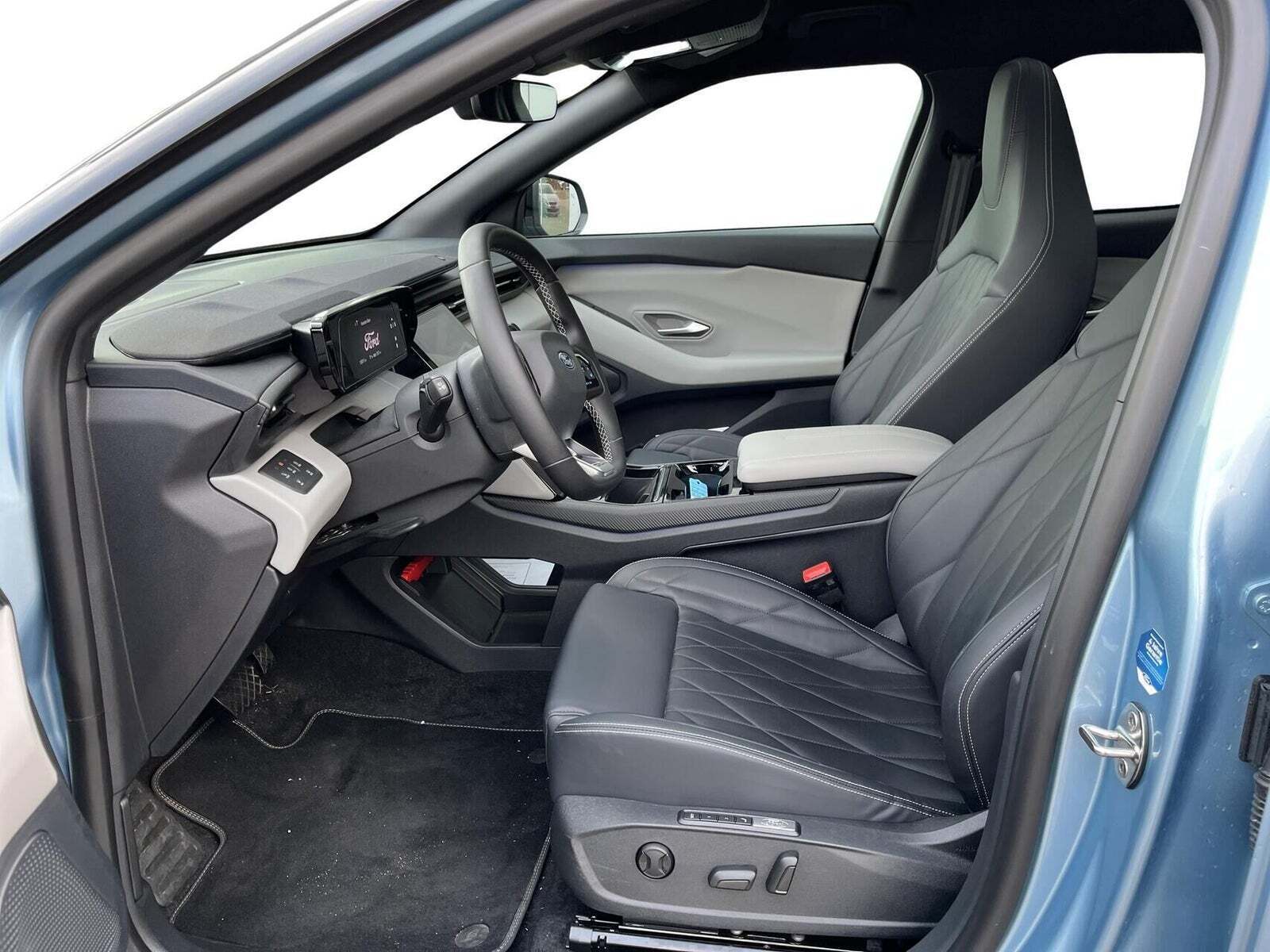 Ford Explorer 82 Premium Extended Range