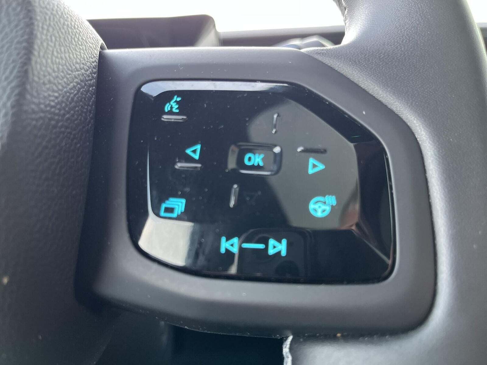 Blå Ford Explorer fra 2024