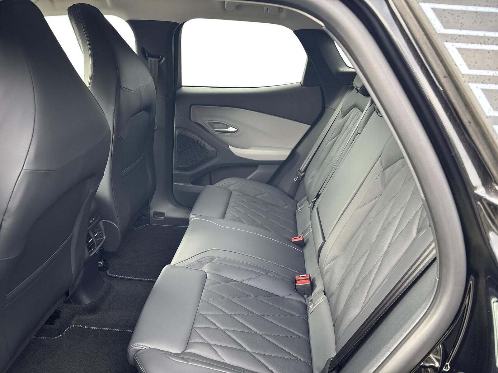 Ford Explorer 82 Premium Extended Range