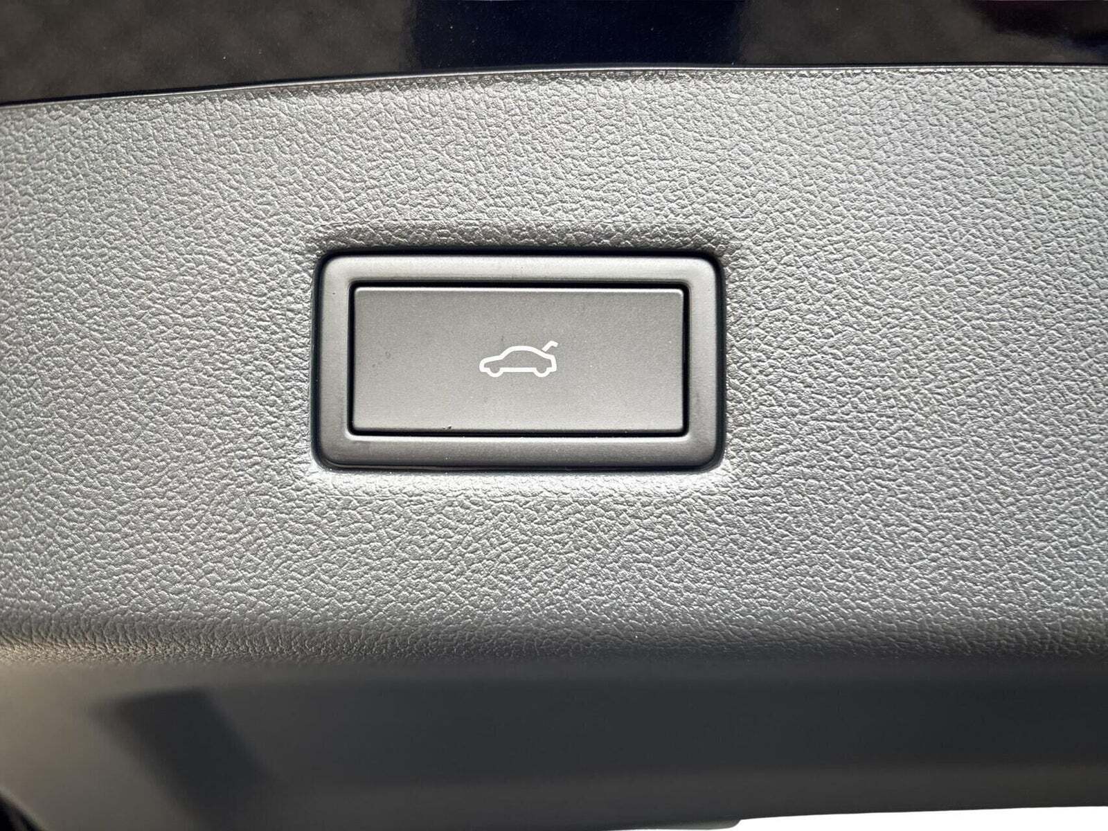 Sort Ford Explorer fra 2025