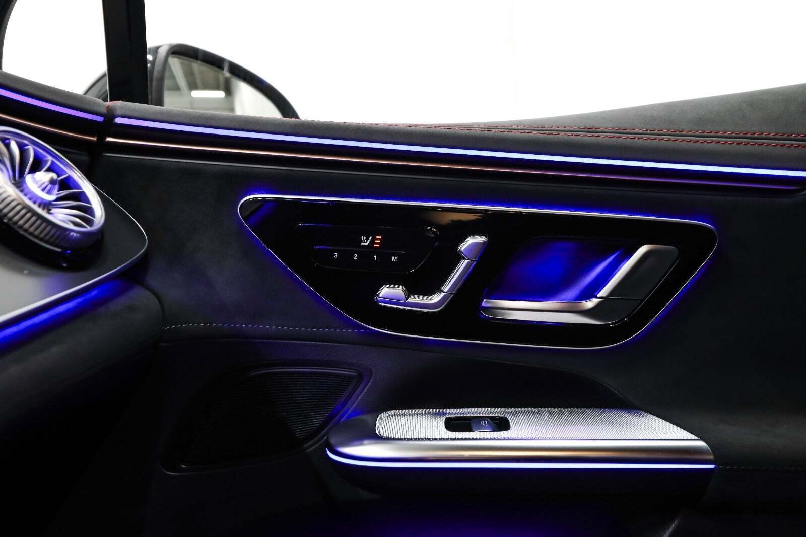 Grå Mercedes EQE350+ fra 2025