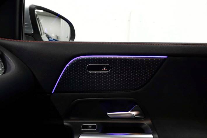 Sølv Mercedes EQA250+ fra 2025