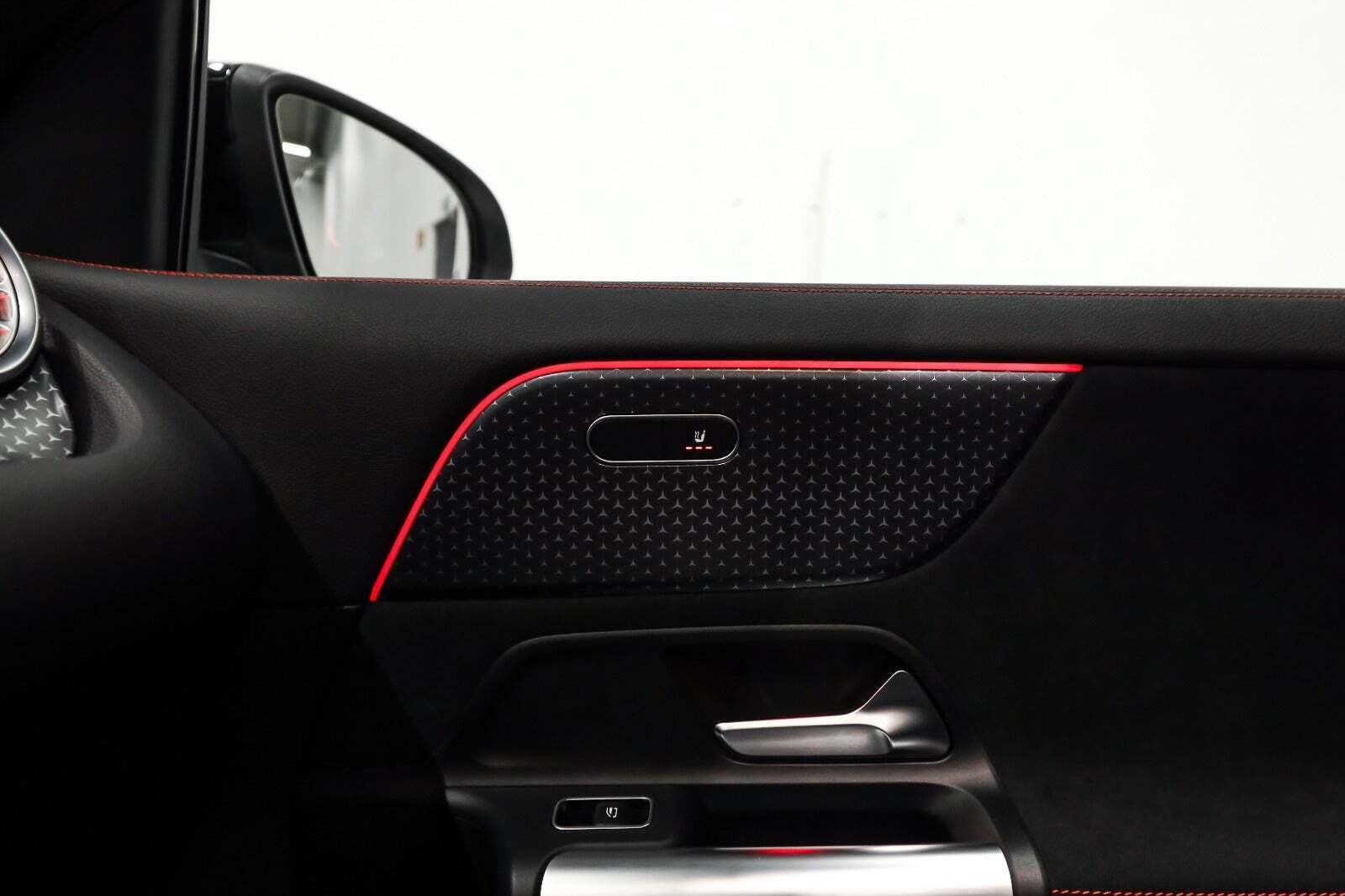 Hvid Mercedes EQA250+ fra 2024