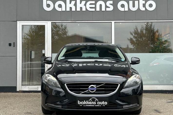 Sort Volvo V40 fra 2015