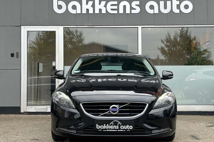 Sort Volvo V40 fra 2015