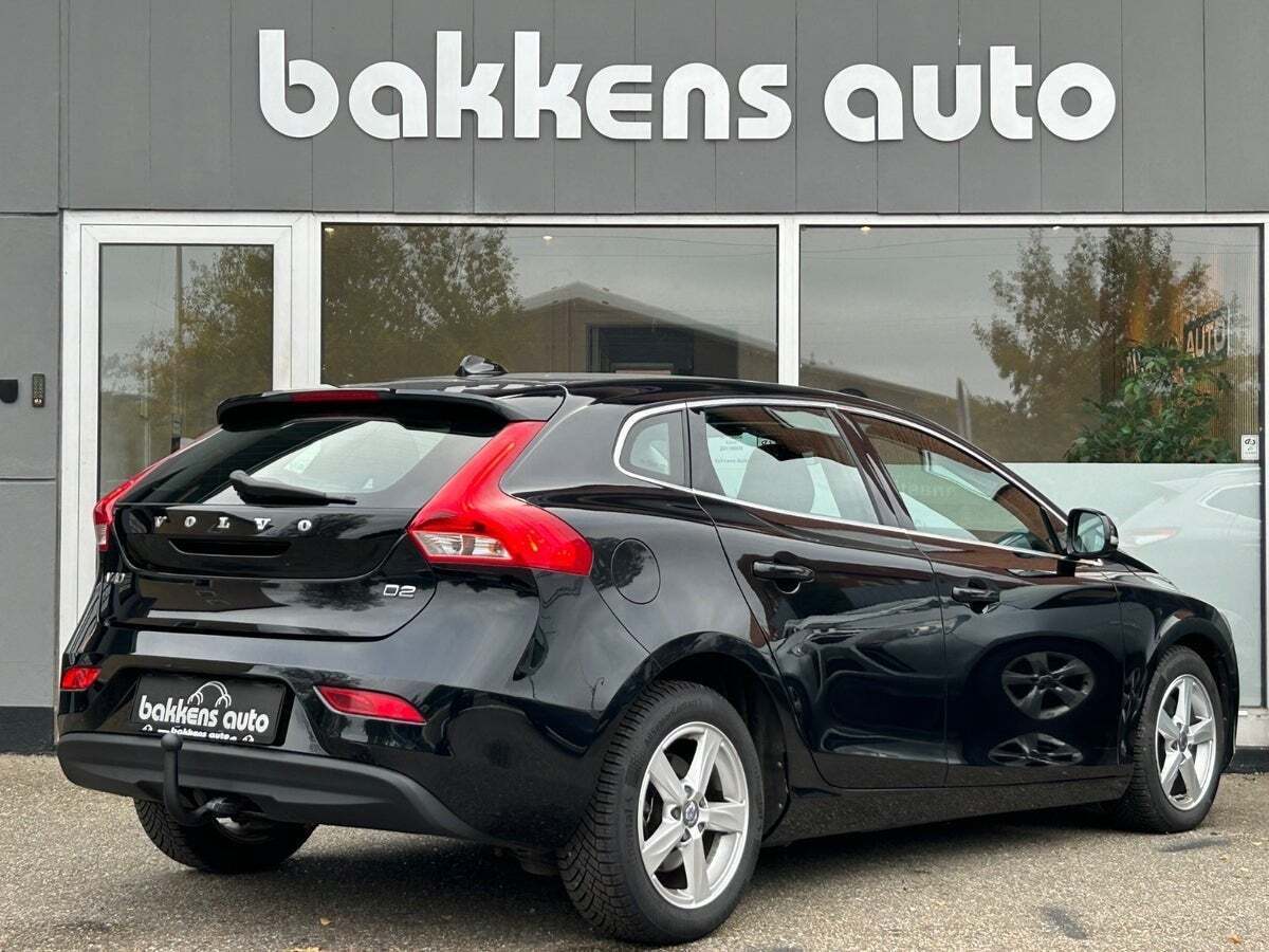Sort Volvo V40 fra 2015