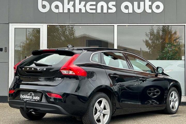 Sort Volvo V40 fra 2015