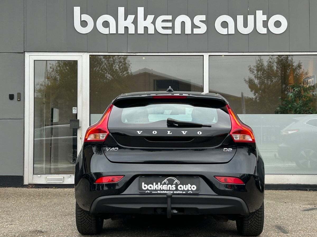 Sort Volvo V40 fra 2015