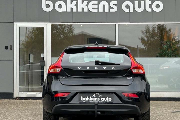 Sort Volvo V40 fra 2015