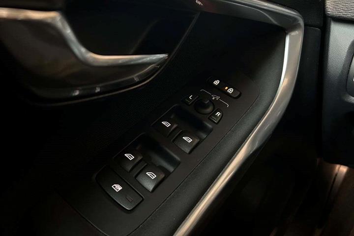 Sort Volvo V40 fra 2015