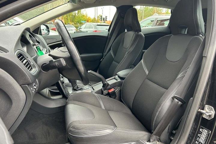 Sort Volvo V40 fra 2015