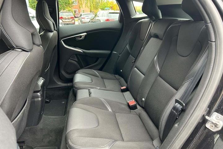 Sort Volvo V40 fra 2015