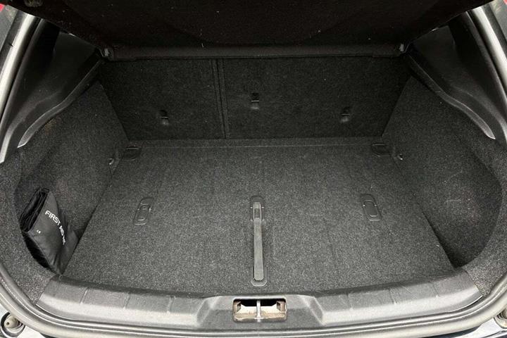 Sort Volvo V40 fra 2015