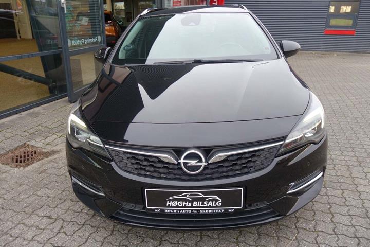Sort Opel Astra fra 2020