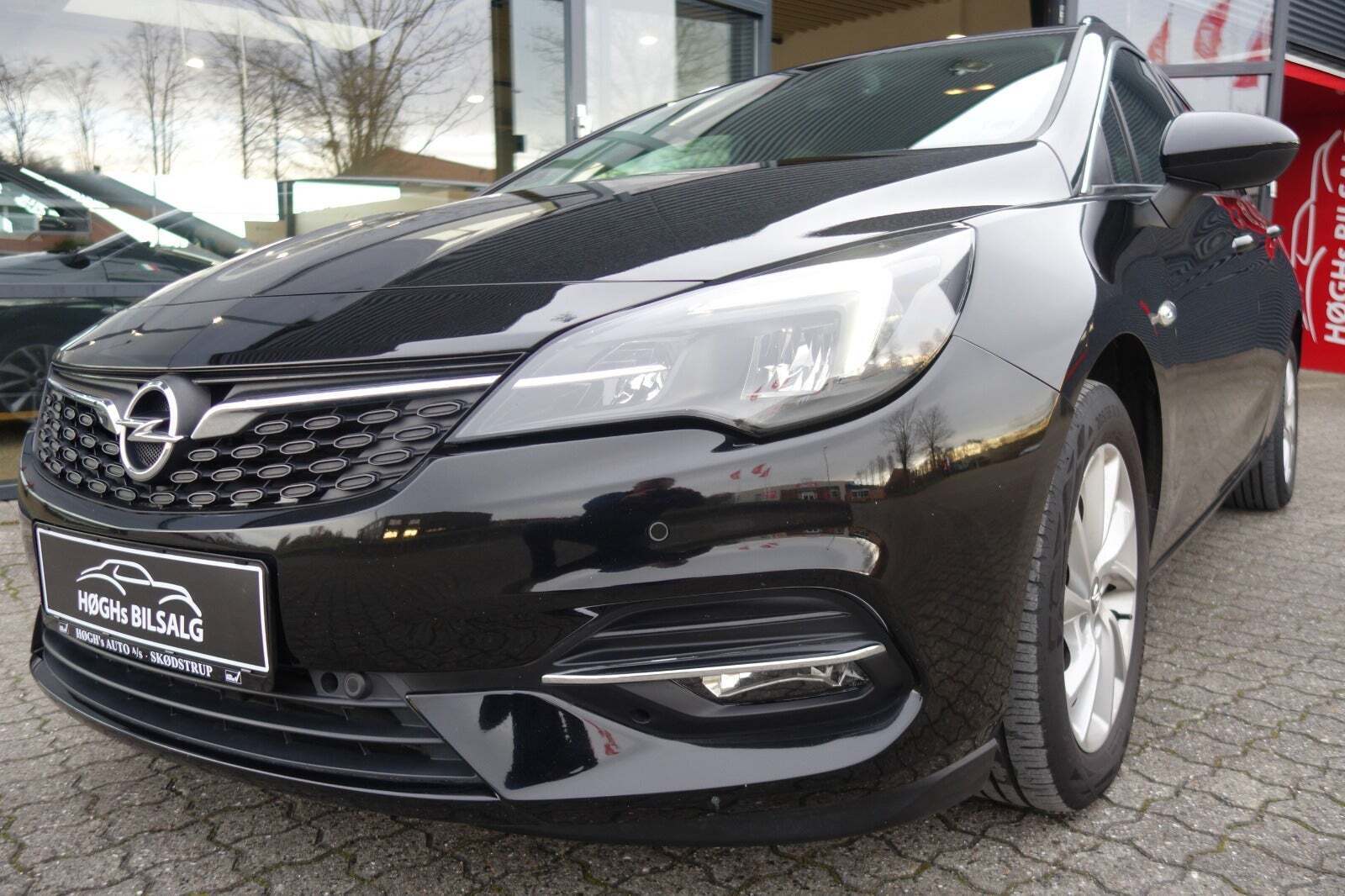 Sort Opel Astra fra 2020