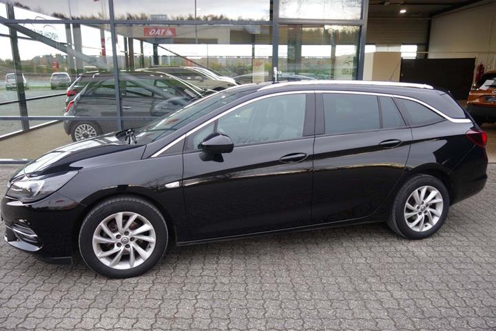 Sort Opel Astra fra 2020
