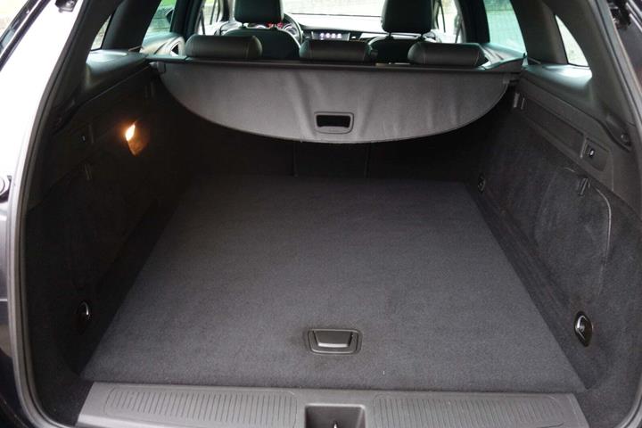 Sort Opel Astra fra 2020