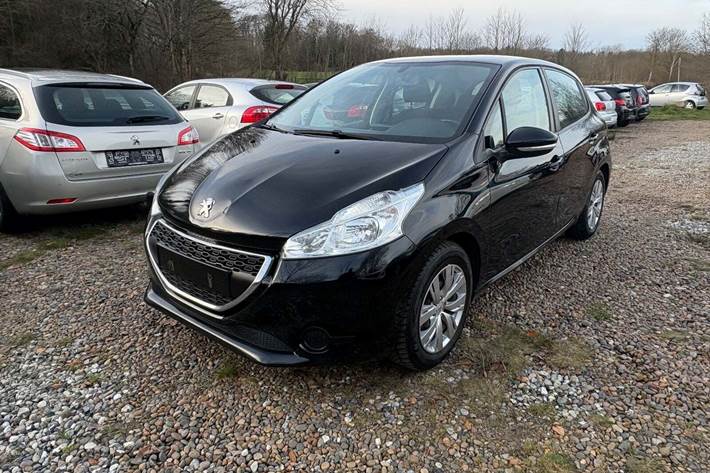 undefined Peugeot 208 fra 2012 set udefra