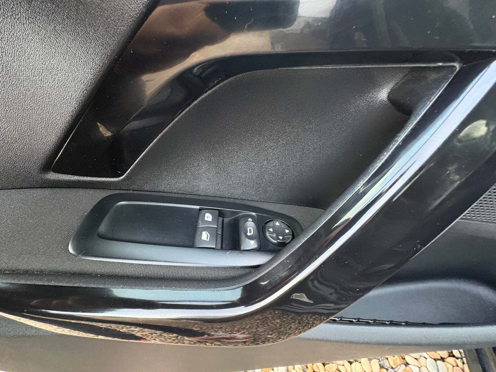 undefined Peugeot 208 fra 2012