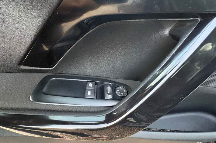 undefined Peugeot 208 fra 2012