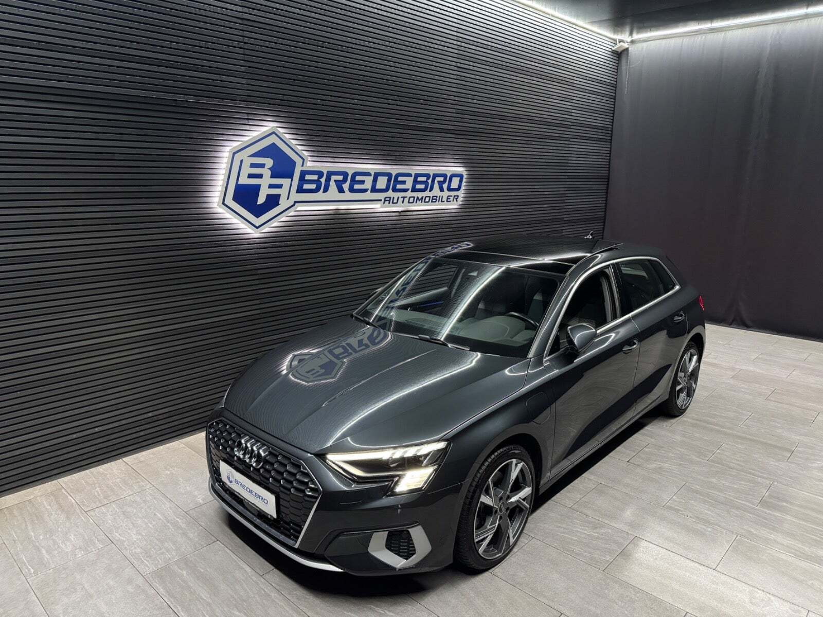 Sort Audi A3 fra 2021 set udefra