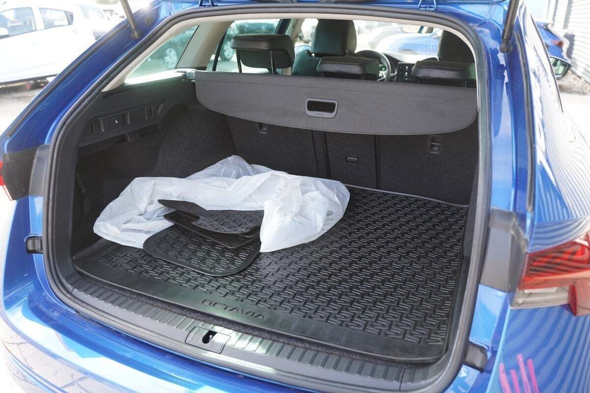 Blå Skoda Octavia fra 2023