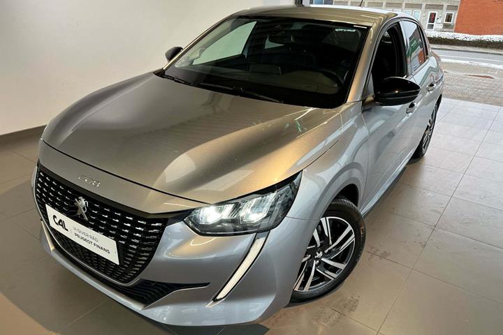 Sølv Peugeot 208 fra 2023 set udefra