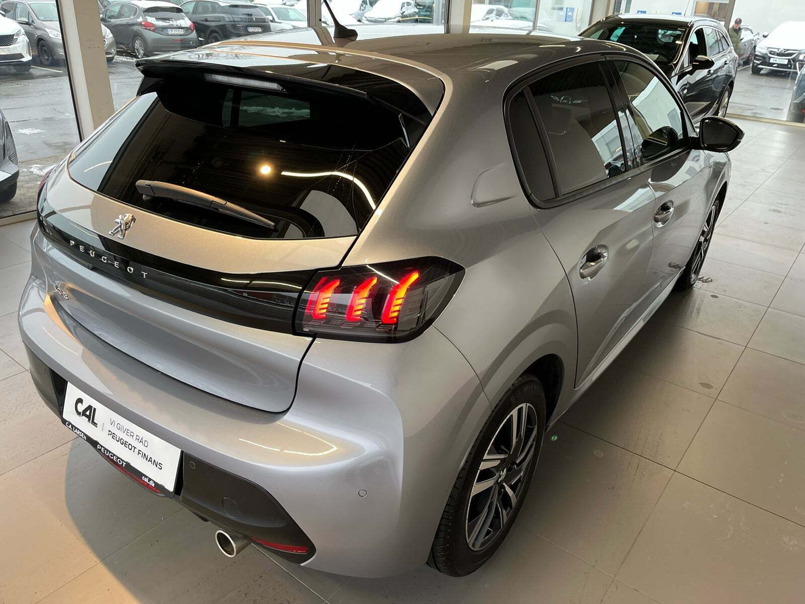 Sølv Peugeot 208 fra 2023