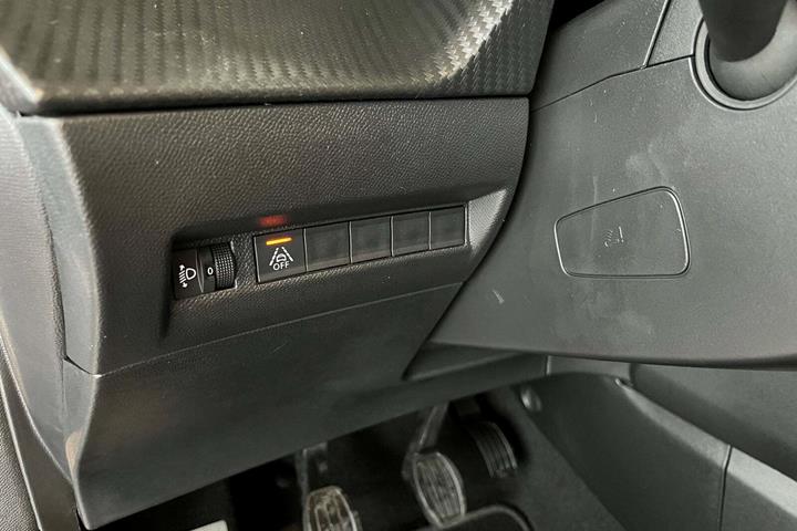 Sølv Peugeot 208 fra 2023