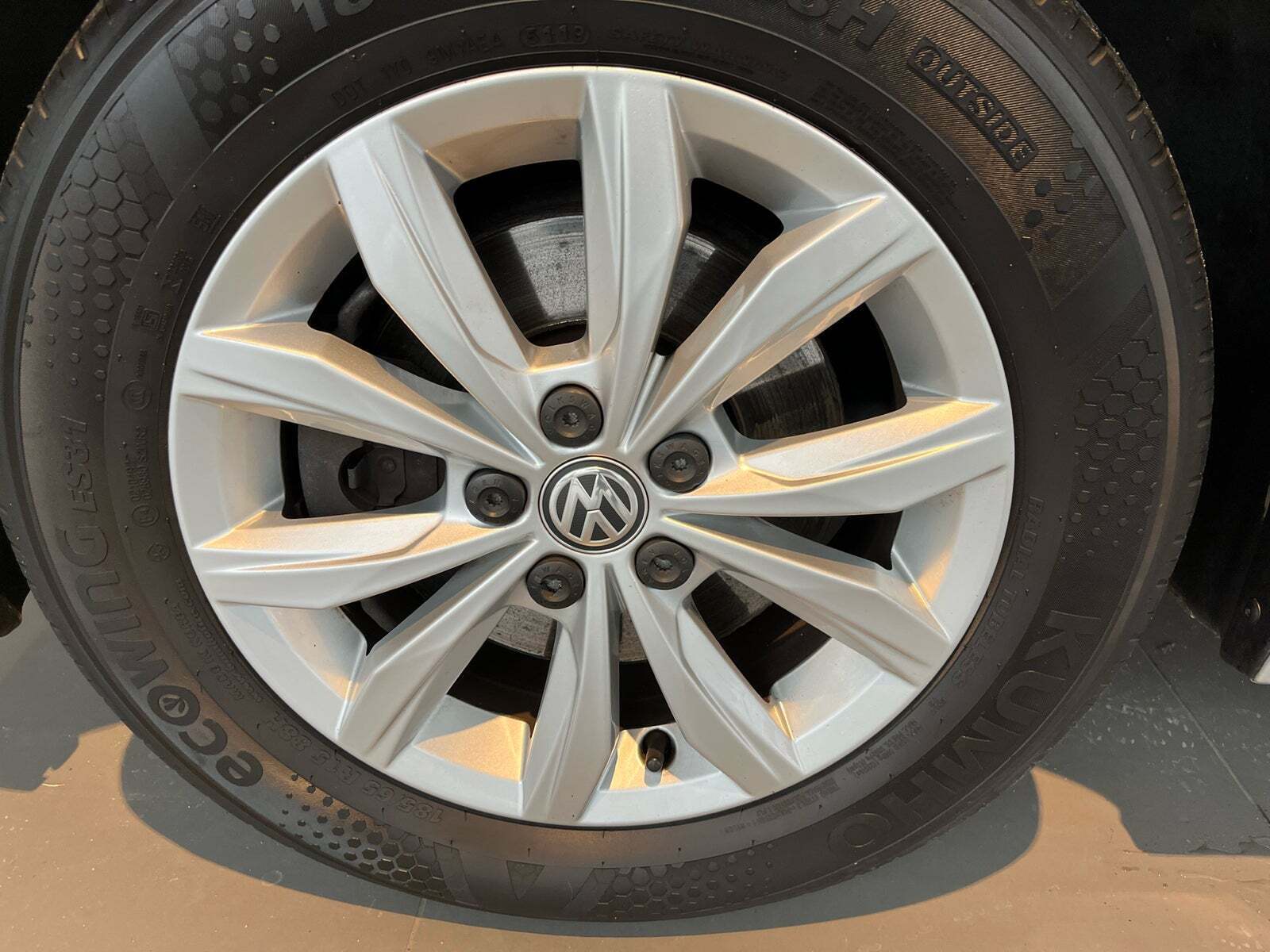 Sølv VW Polo fra 2020