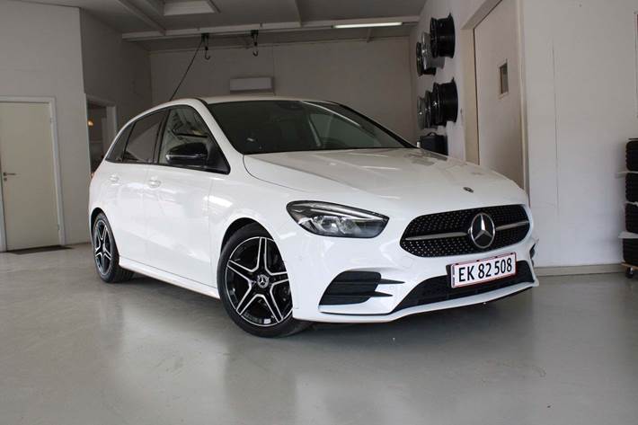 Hvid Mercedes B200 d fra 2020 set udefra