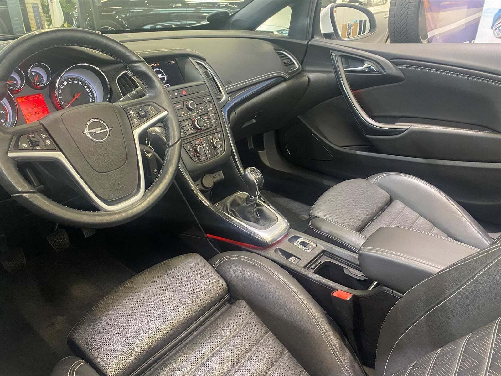 Opel Cascada 1,6 T 170 Cosmo