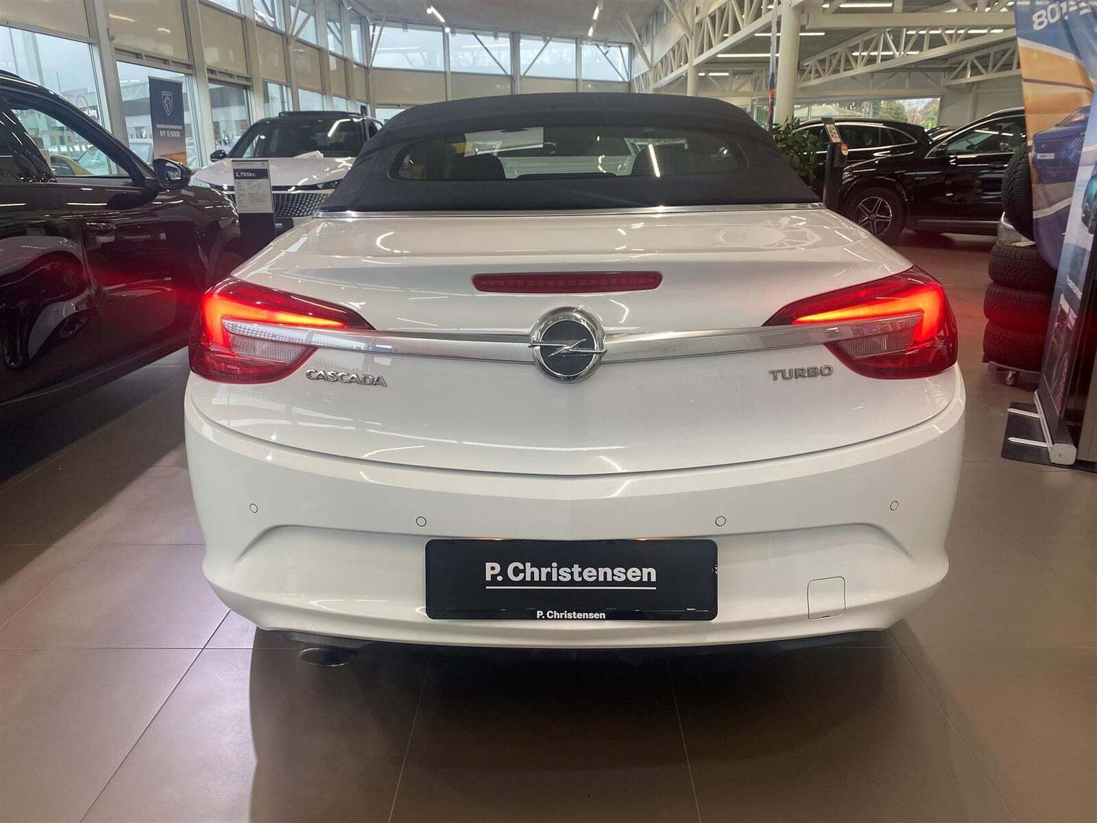 Hvid Opel Cascada fra 2015