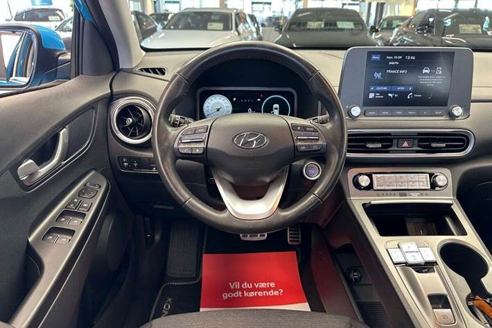 Blå Hyundai Kona fra 2023