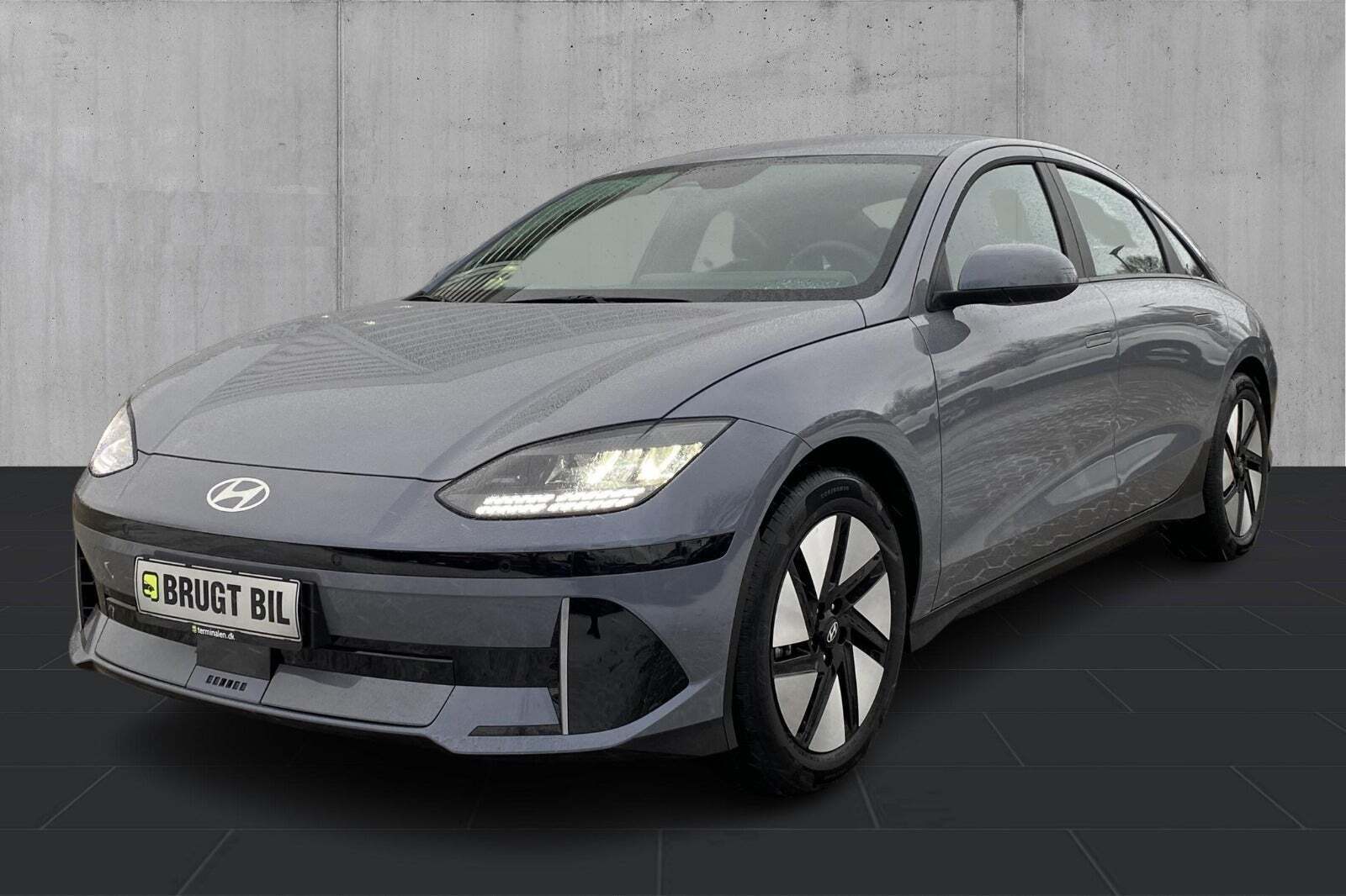 Blå Hyundai Ioniq 6 fra 2024 set udefra