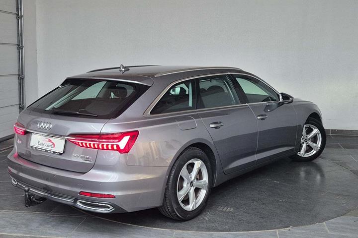 Grå Audi A6 fra 2021