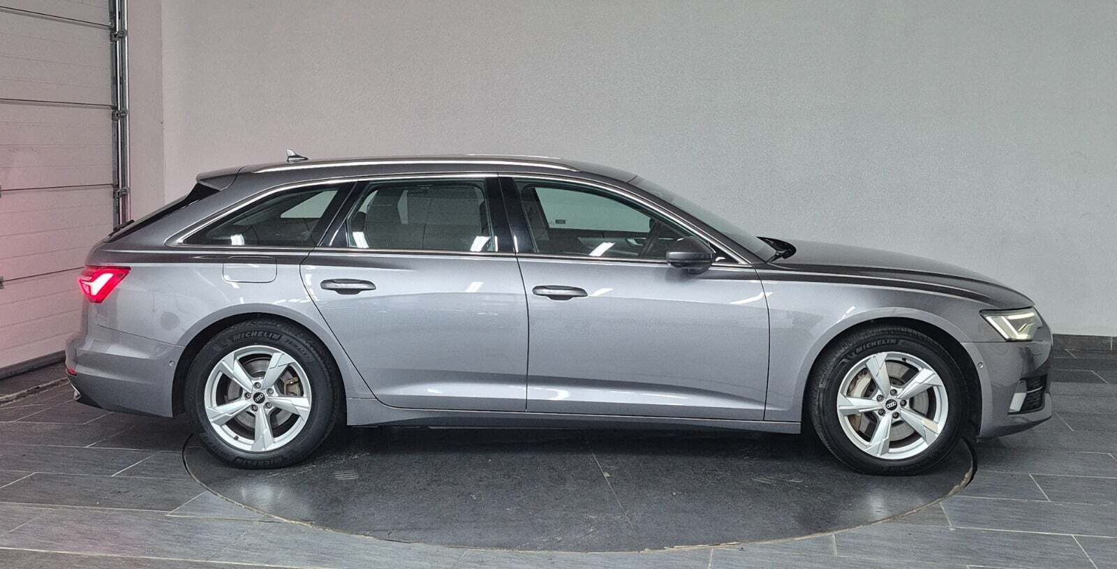 Grå Audi A6 fra 2021
