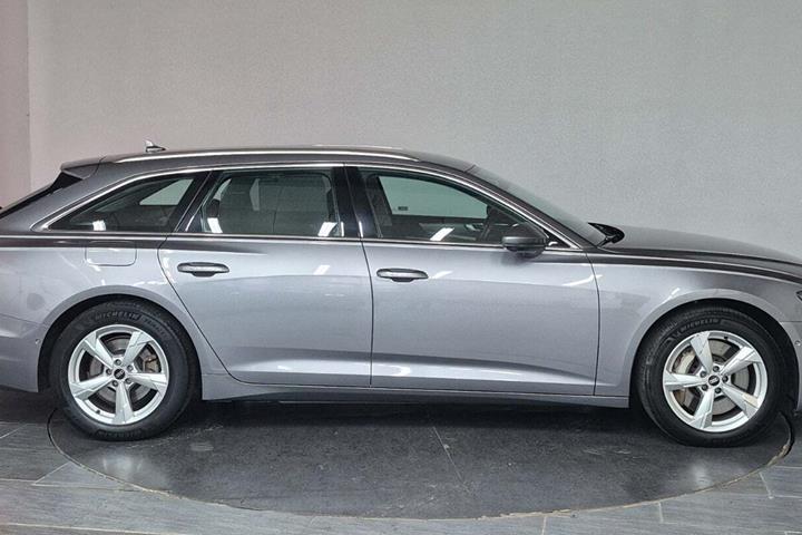 Grå Audi A6 fra 2021