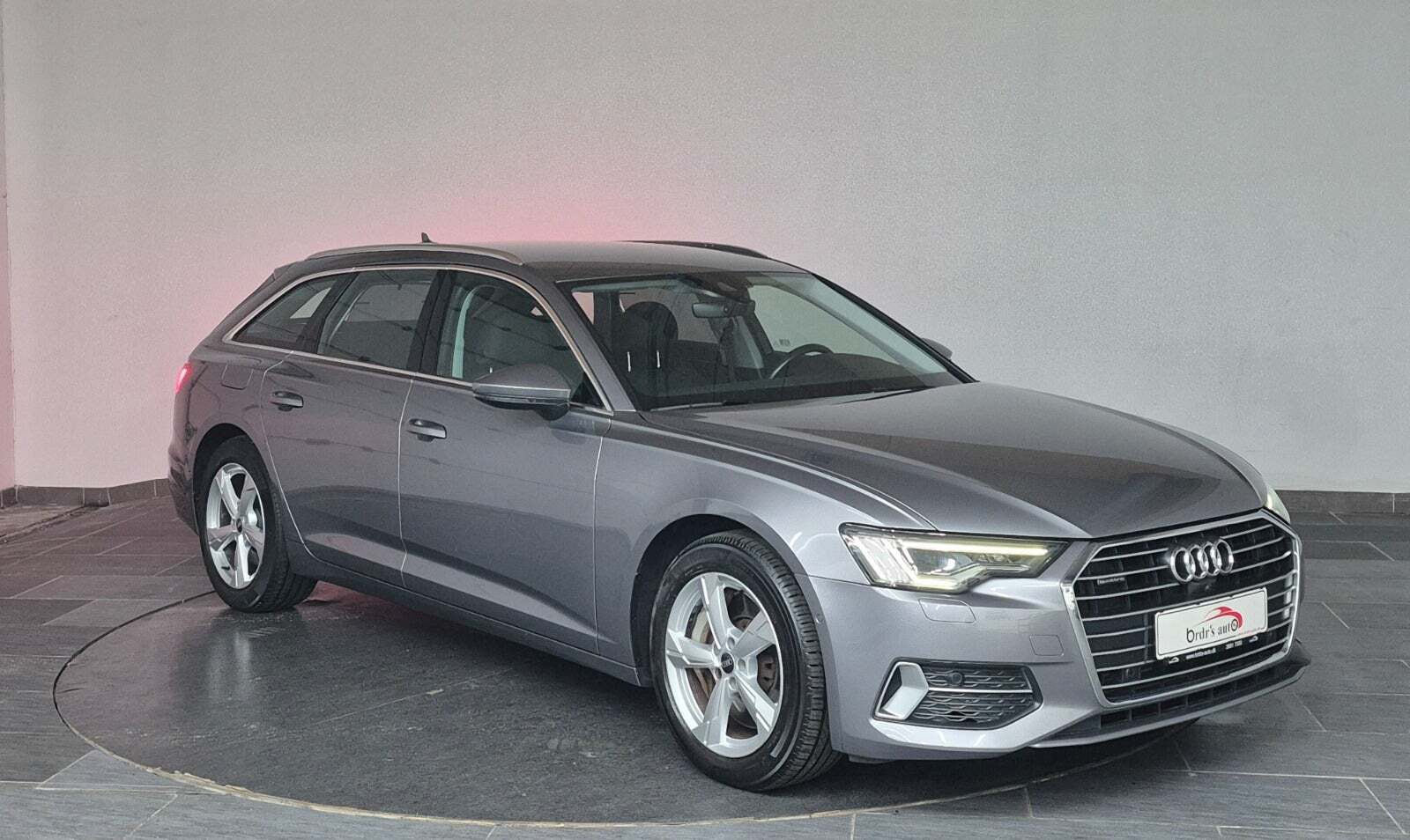 Grå Audi A6 fra 2021